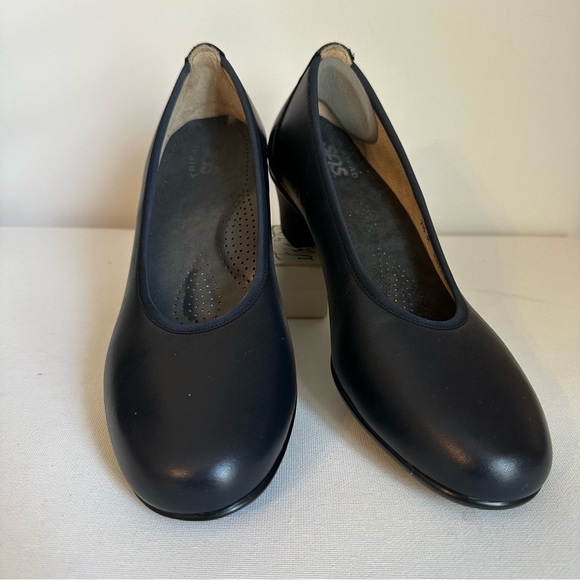 SAS Leather Navy Blue Sunny Comfort Pumps - Size 7.5 - Picture 1 of 16
